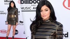 Kylie Jenner goes solo for Billboard Music Awards 2015