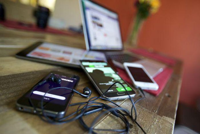 Mobile music streaming continues to grow, with increasing revenues from selling subscriptions becoming popular.