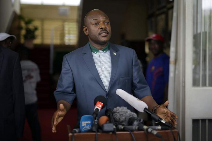 President Pierre Nkurunziza makes a brief statement at the presidential palace in Bujumbura, Burundi, on May 17, 2015.