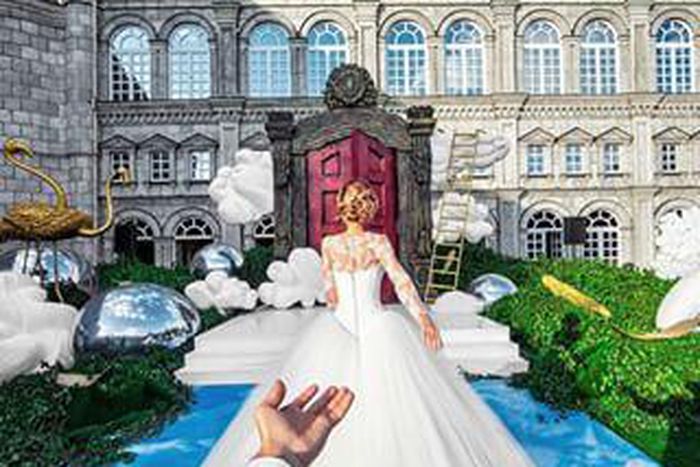 Famous hand-holding couple