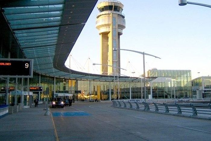 ___3784128___https:______static.pulse.com.gh___webservice___escenic___binary___3784128___2015___5___21___21___10-canadians-arrested-on-suspicion-of-heading-to-join-militants-in-mideast_6145_720_400