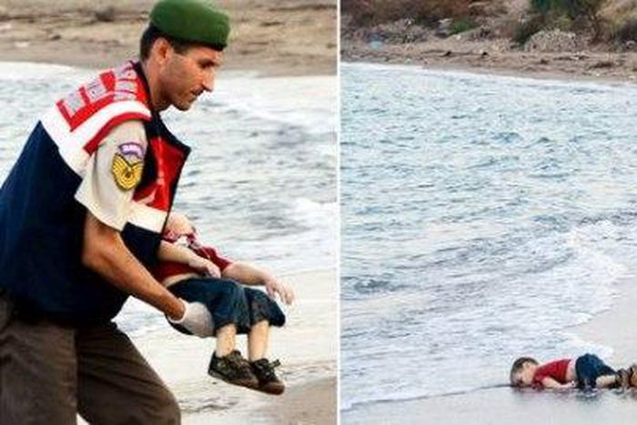 A government official finds the body of a drowned Syrian child washed ashore on Turkish beaches