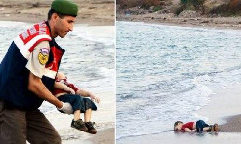A government official finds the body of a drowned Syrian child washed ashore on Turkish beaches