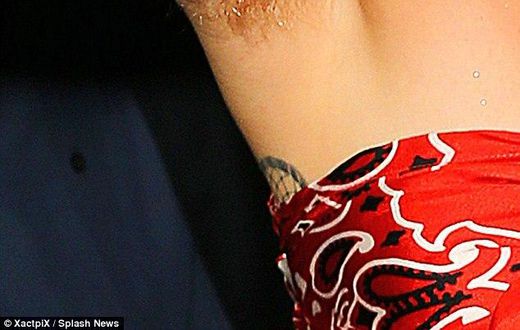 Miley Cyrus' bushy armpit