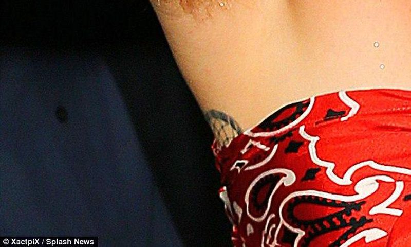 Miley Cyrus' bushy armpit