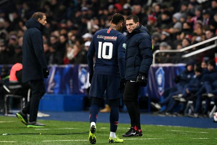 Neymar could miss Paris Saint-Germain's Champions League clash with Manchester United after suffering a fresh metatarsal injury midweek
