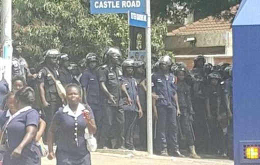 ___4212168___https:______static.pulse.com.gh___webservice___escenic___binary___4212168___2015___9___29___14___Polic-clash-with-demonstrators-3-