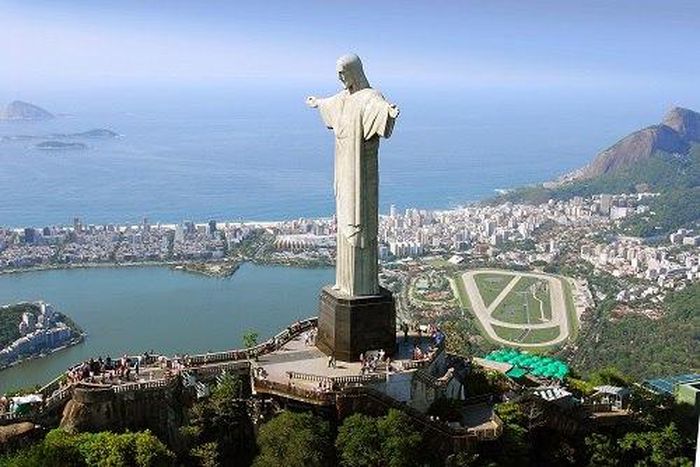 ___3681910___https:______static.pulse.com.gh___webservice___escenic___binary___3681910___2015___4___20___17___Christ+the+redeemer+statue