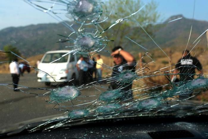 Fights between rival self-defense groups in Guerrero state are not new: five people were killed in this May 2015 clash between armed civilians
