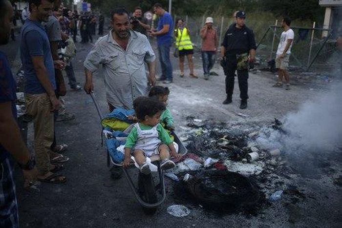 Migrant crossings of Mediterranean to Europe rise to 473,887 in 2015 -IOM