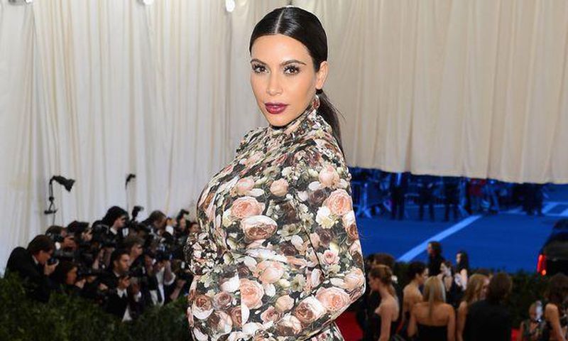 Kim Kardashian prays special twitter prayer.