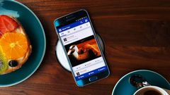 Samsung Wireless Charger charging a S6 Edge