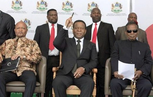 Zulu king Goodwill Zwelithini (seated middle)