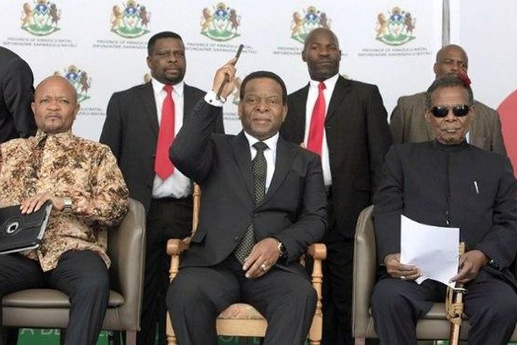 Zulu king Goodwill Zwelithini (seated middle)