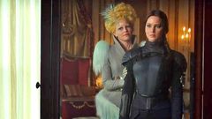 Elizabeth Banks, Jennifer Lawrence in 'The Hunger Games: Mockingjay - Part 2'
