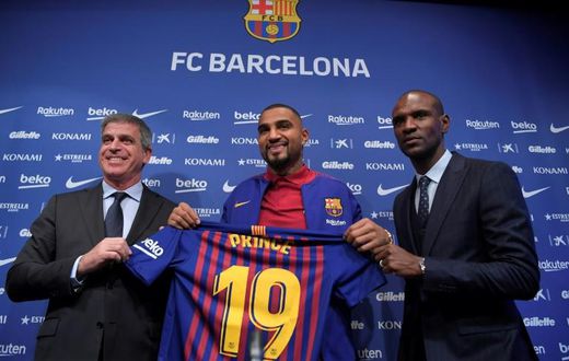 Kevin-Prince Boateng (C) is unveiled by Barcelona after joining the club on loan for the rest of the season