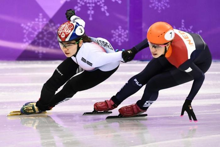 Olympic gold medallist Shim Suk-hee (L) accused her coach of abuse, prompting other victims to come forward