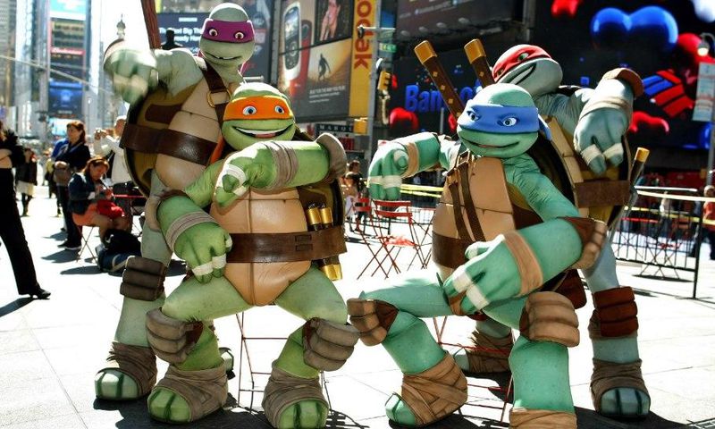 Two days ago Vargus had sent out a simple tweet that read "My girlfriend says if this tweet gets 100k RTs, she'll let me dress up as a Ninja Turtle on our wedding day".