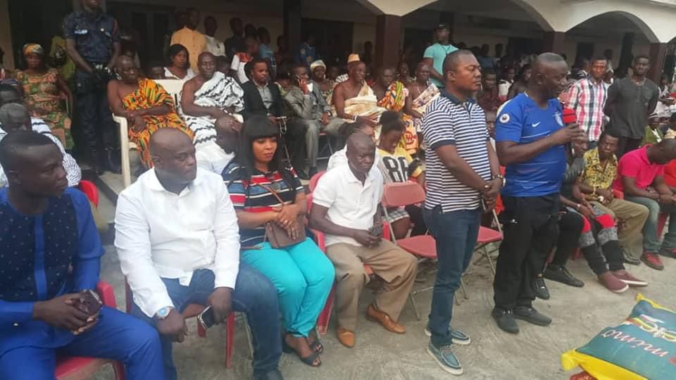 ASANTE AKYEM NORTH MP AND DCE DONATE TO THE YOUTH IN THEIR CONSTITUENCY