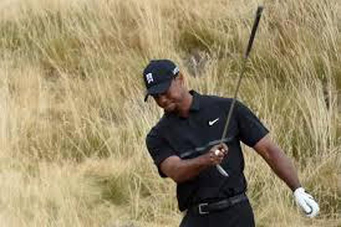 Tiger Woods sinks to bottom at Chambers Bay