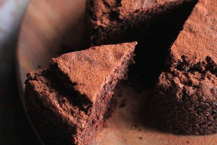 Red wine chocolate cake