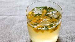 peaches cocktail