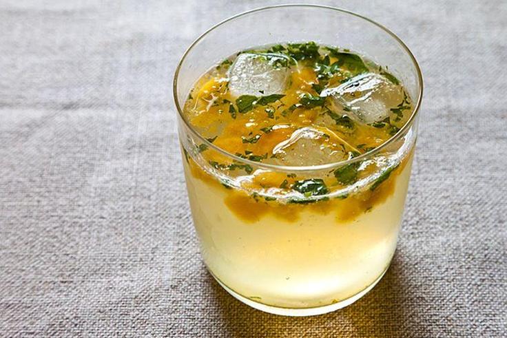 peaches cocktail