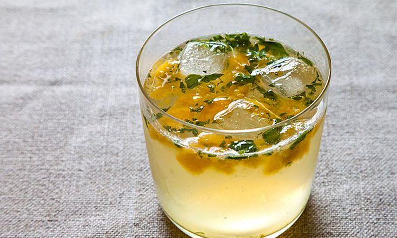 peaches cocktail