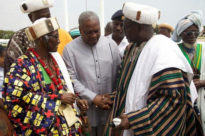 President John Mahama interacting with some Dagbon chiefs