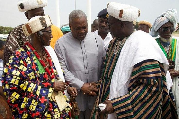 President John Mahama interacting with some Dagbon chiefs