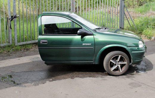 ___3887126___https:______static.pulse.com.gh___webservice___escenic___binary___3887126___2015___6___19___16___half-an-opel-corsa-der-juli-ebay1_1