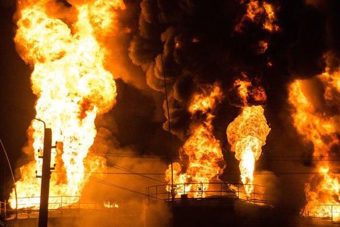 Fuel depot blazes, explosion kills firemen