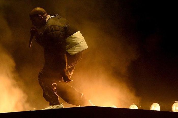Kanye West booed at 2015 Billboard Music Awards