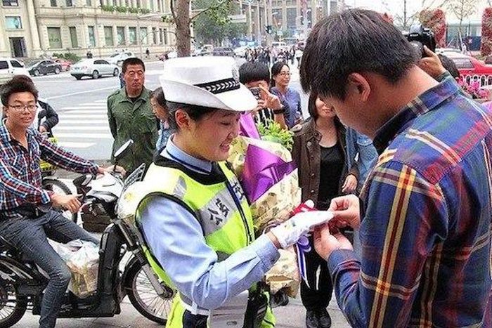 Chen Junfeng proposing to Wang Xinmei