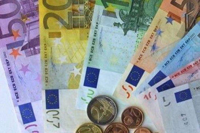 ___3925512___https:______static.pulse.com.gh___webservice___escenic___binary___3925512___2015___7___1___3___greek-currency-702x336_3