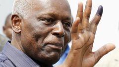 Angola's President Jose Eduardo dos Santos shows off his inked finger to photographers after casting his vote during national elections in the capital Luanda, August 31, 2012. REUTERS/Siphiwe Sibeko