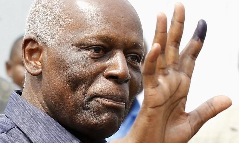 Angola's President Jose Eduardo dos Santos shows off his inked finger to photographers after casting his vote during national elections in the capital Luanda, August 31, 2012. REUTERS/Siphiwe Sibeko