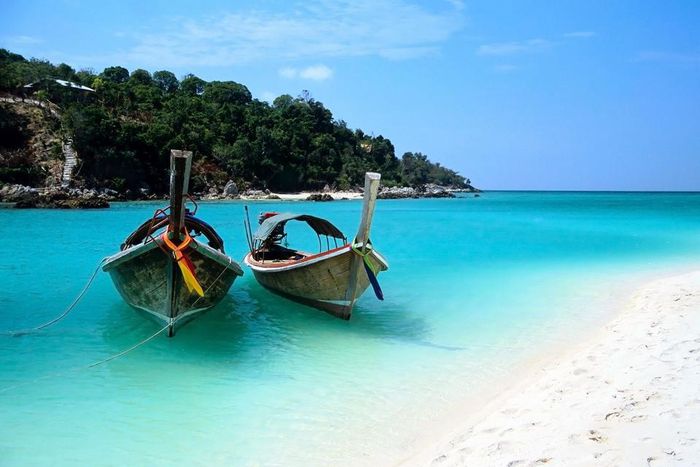 ___3944317___https:______static.pulse.com.gh___webservice___escenic___binary___3944317___2015___7___6___17___19366-boats-on-zanzibar-beach-1920x1200-beach-wallpaper