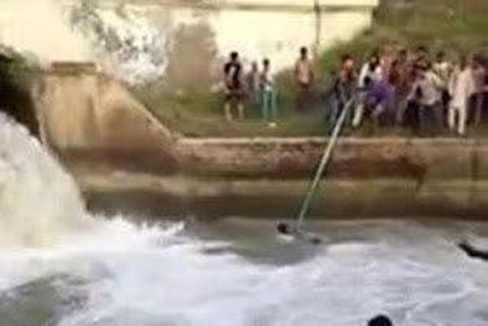 2 Sikh men ignore strict religious rules to save 4 teenagers from drowning, with their turbans