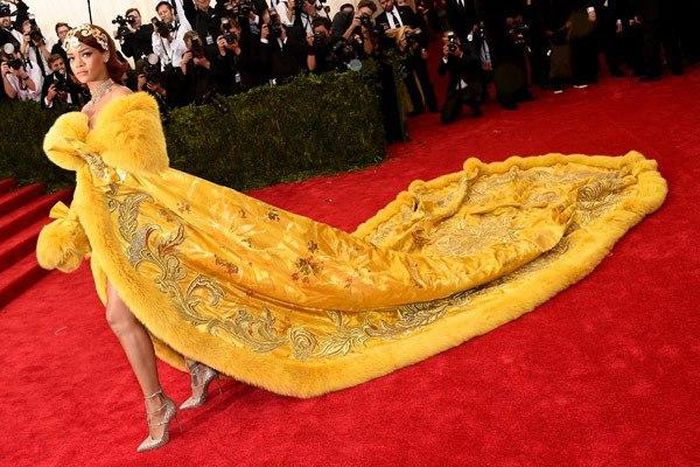 Rihanna on the red carpet of the Met Gala 2015