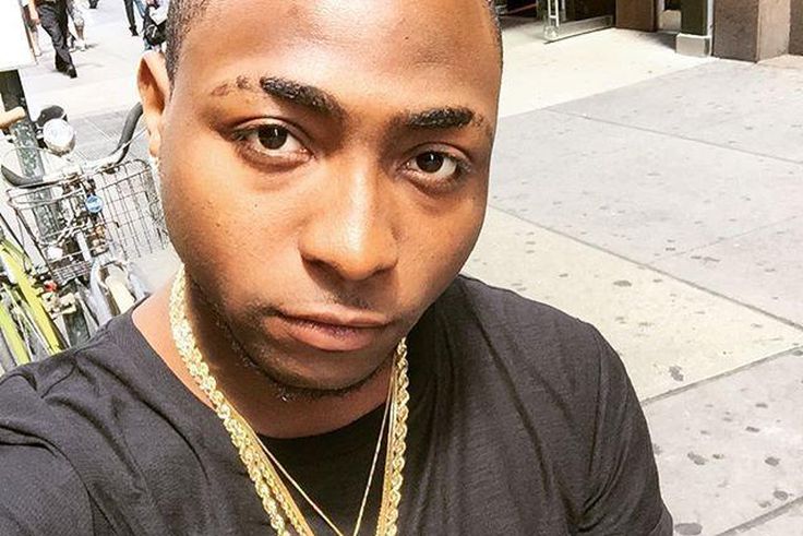Davido rocking his HKN neck piece few hours before Sira Kante shared her picture