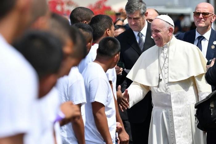 Pope Francis (R) greets young detainees before leaving Las Garzas youth detention centre in Pacora, on the outskirts of Panama City, on January 25, 2019, during his visit to Panama for World Youth Day