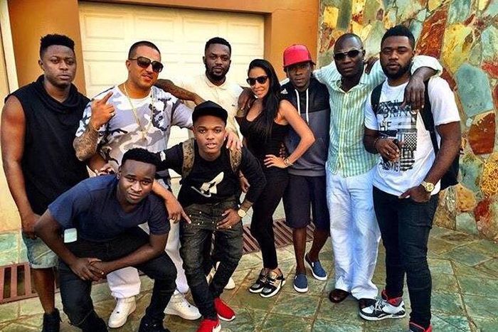 R2bees and Wizkid in a group pic