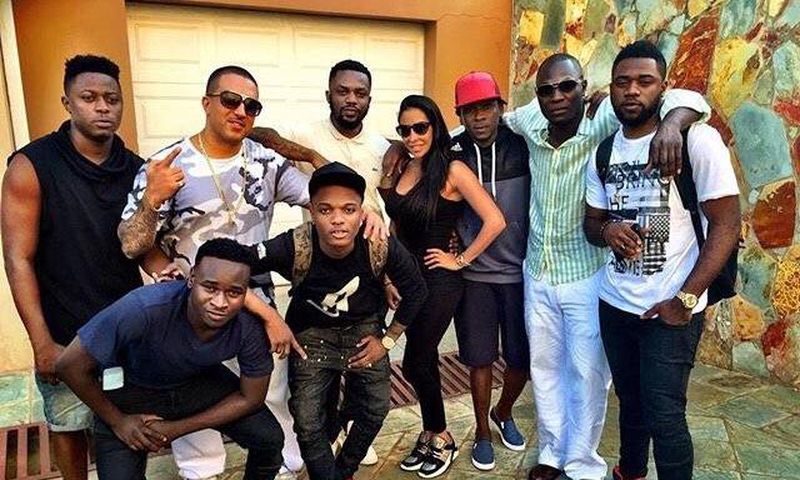 R2bees and Wizkid in a group pic