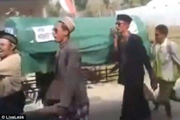 ___3616034___https:______static.pulse.com.gh___webservice___escenic___binary___3616034___2015___3___30___20___2723504F00000578-3017765-image-m-24_1427712840145