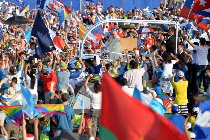 Pope Francis waves to pilgrims as he arrives in the popemobile to give an open-air mass at the Campo San Juan Pablo II on the outskirts of Panama City, on January 27, 2019