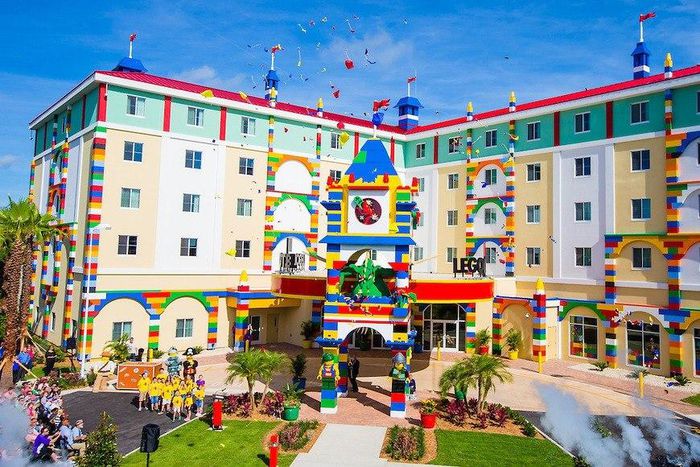 ___3774239___https:______static.pulse.com.gh___webservice___escenic___binary___3774239___2015___5___19___12___2015-05-15-LEGOLANDFLORIDA-HOTELOPENING-0009