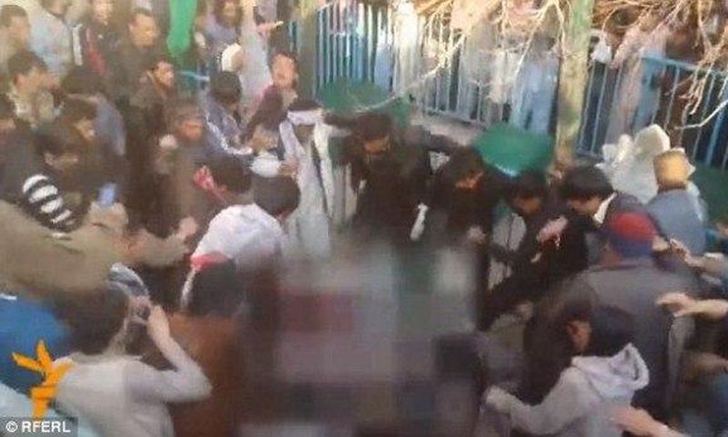___3585286___https:______static.pulse.com.gh___webservice___escenic___binary___3585286___2015___3___20___12___Muslims-beat-woman-to-death-620x346