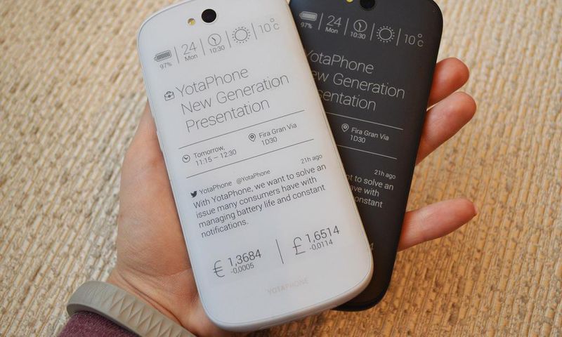 YotaPhone 2 Black & White.