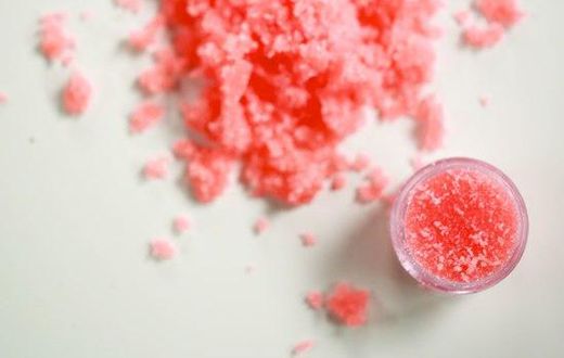 DIY sugar lip scrub